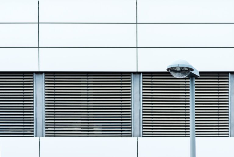 Façade maison avec volets roulants électriques motorisés